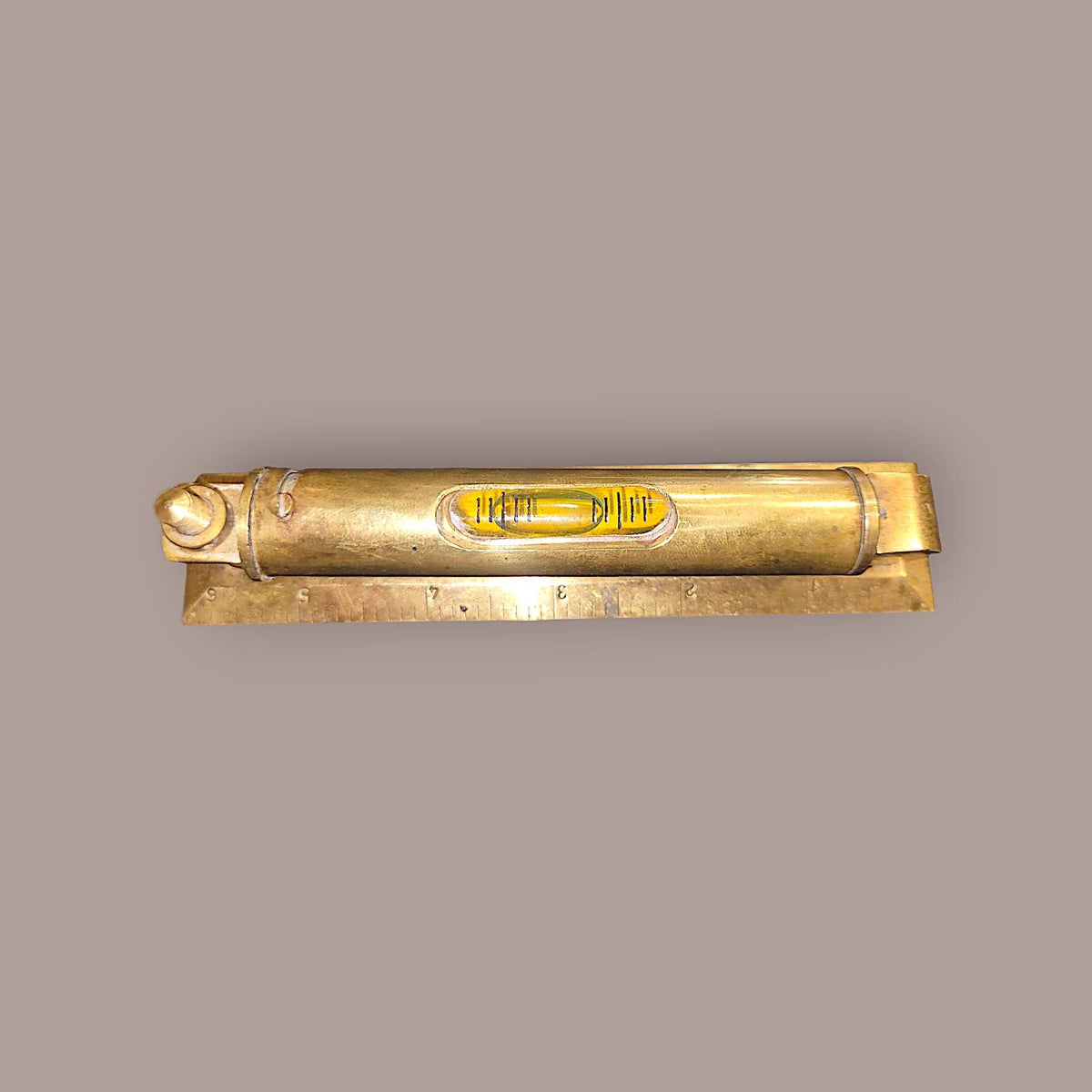 Nivel metálico con funda protectora de 14 cm - Precisión - Cositas Antiguas – La Guadaña, Anticuarios Online en Jerez , vender antigüedades, muebles antiguos