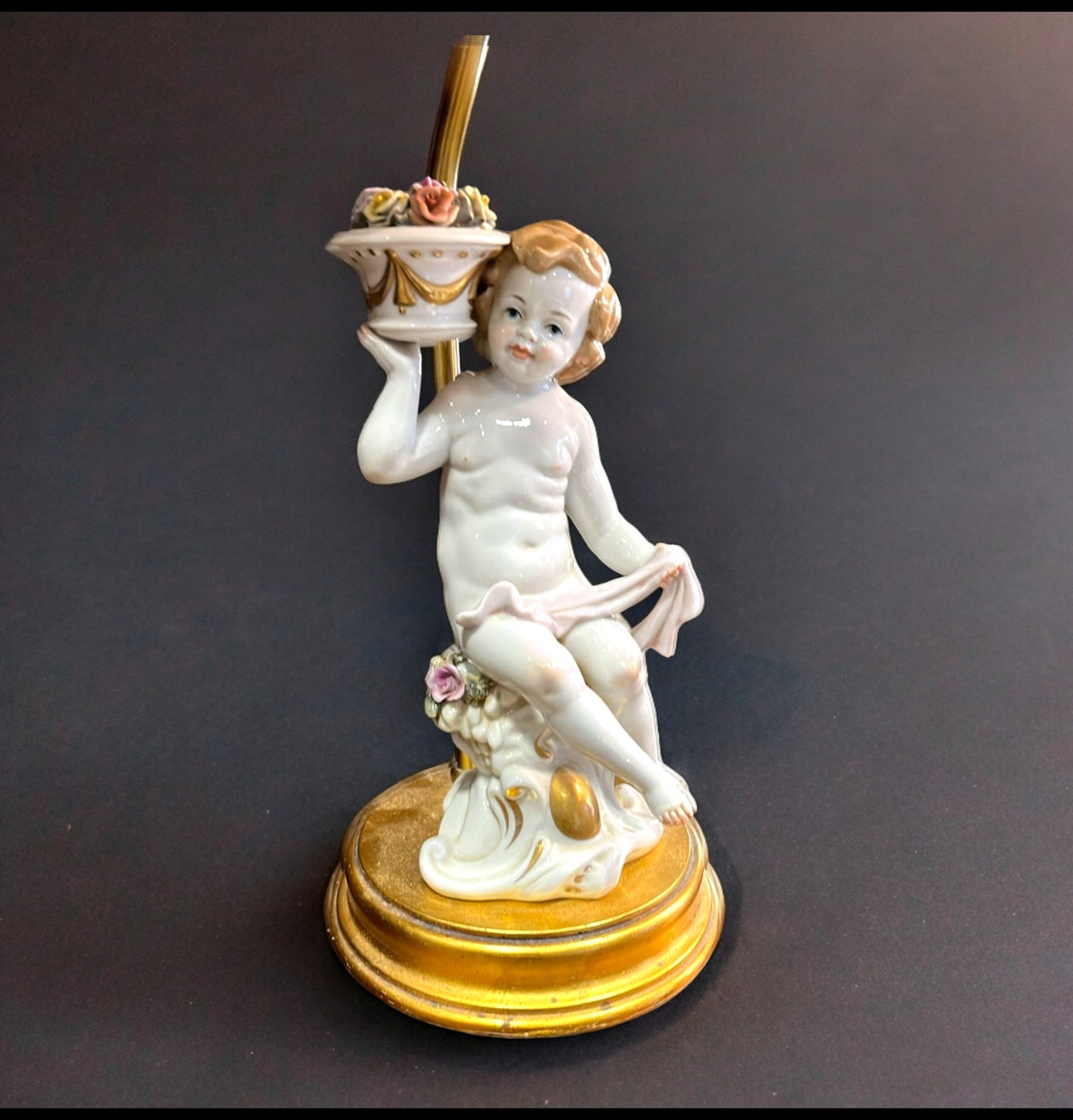 Lamparas vintage con querubines de porcelana y peana dorada - Cositas Antiguas – La Guadaña, Anticuarios Online en Jerez , vender antigüedades, muebles antiguos