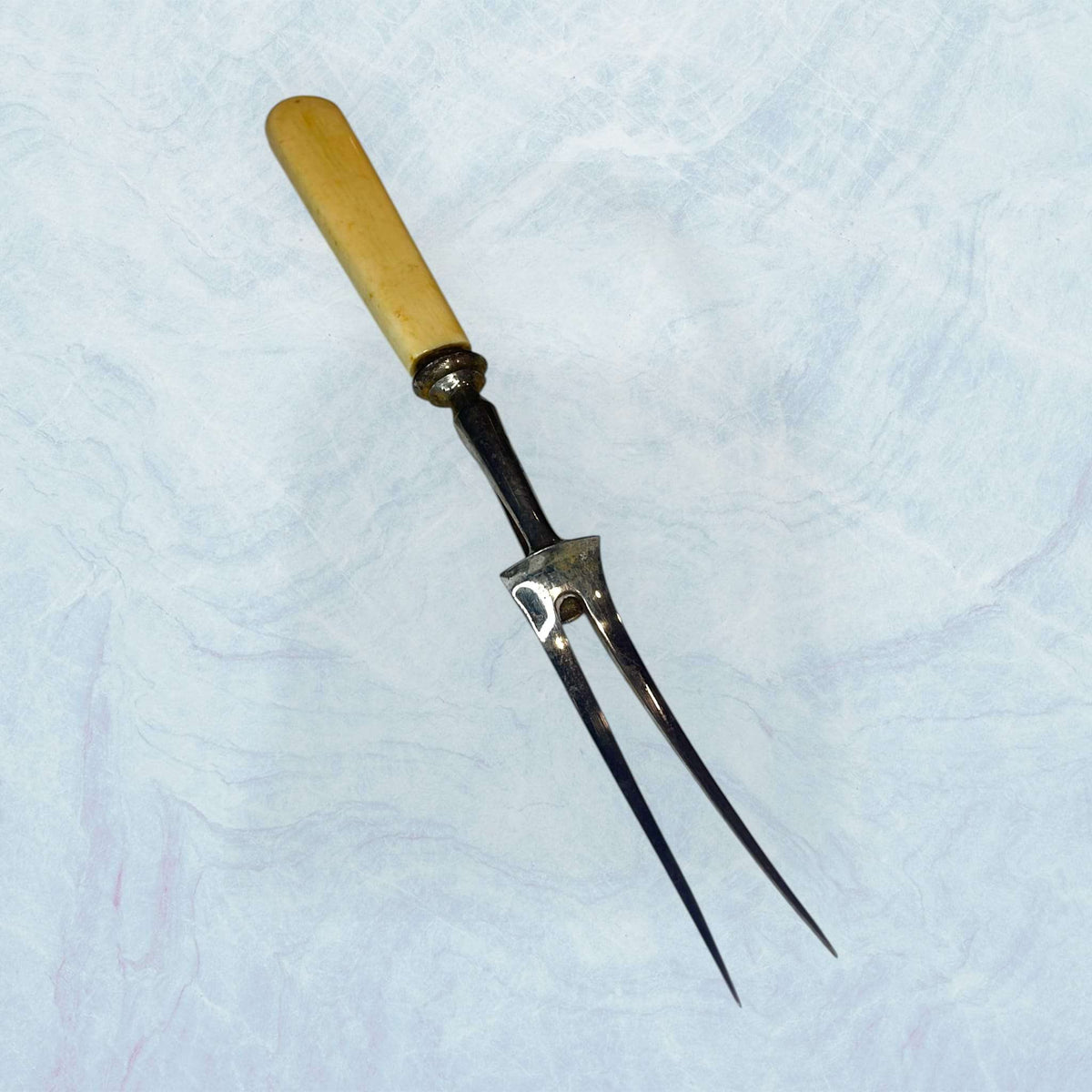 Tenedor de trinchar antiguo clásico único y decorativo - Cositas Antiguas – La Guadaña, Anticuarios Online en Jerez , vender antigüedades, muebles antiguos