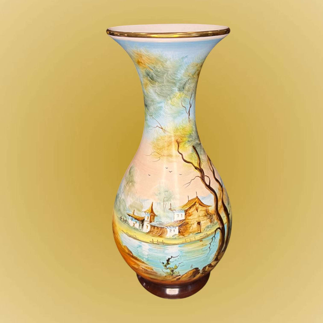 Florero de porcelana pintado a mano artesanal de 32,5 cm con paisaje rural en tonos cálidos. Decoración vintage ideal para interiores elegantes.