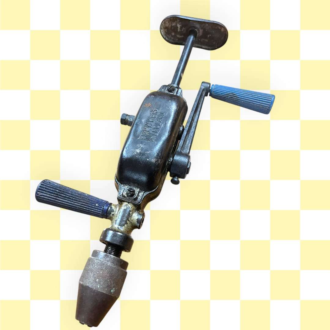Berbiquí antiguo taladro manual mecánico