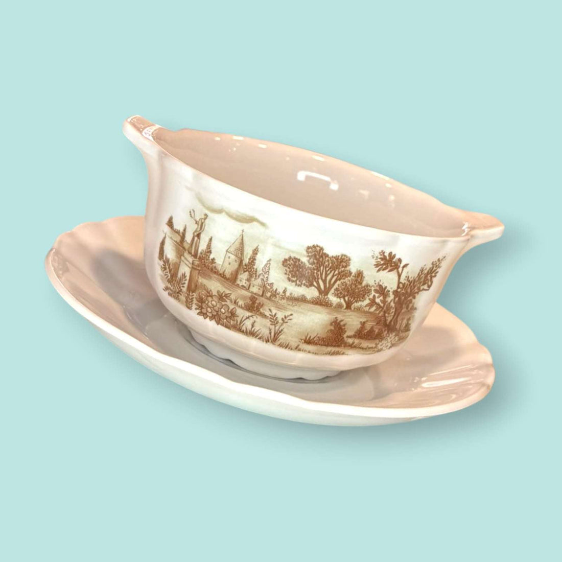 Lote de tazas de consomé Pontesa con platos decorados en tono sepia