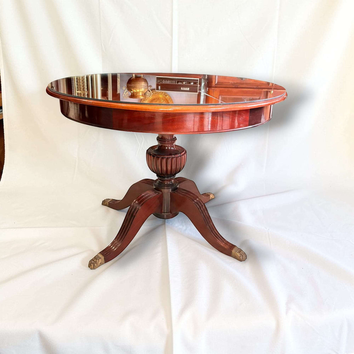 Mesa redonda de caoba con tapa de cristal | Antigua - Cositas Antiguas – La Guadaña, Anticuarios Online en Jerez , vender antigüedades, muebles antiguos
