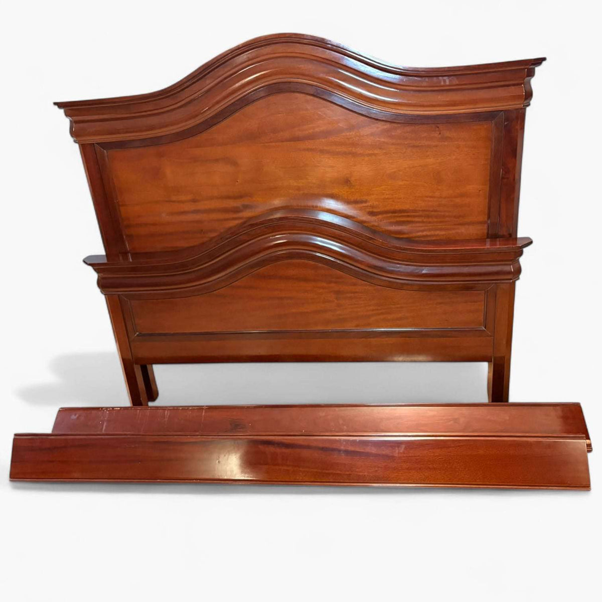 Cama antigua de caoba con diseño ondulado y gran estilo - Cositas Antiguas – La Guadaña, Anticuarios Online en Jerez , vender antigüedades, muebles antiguos
