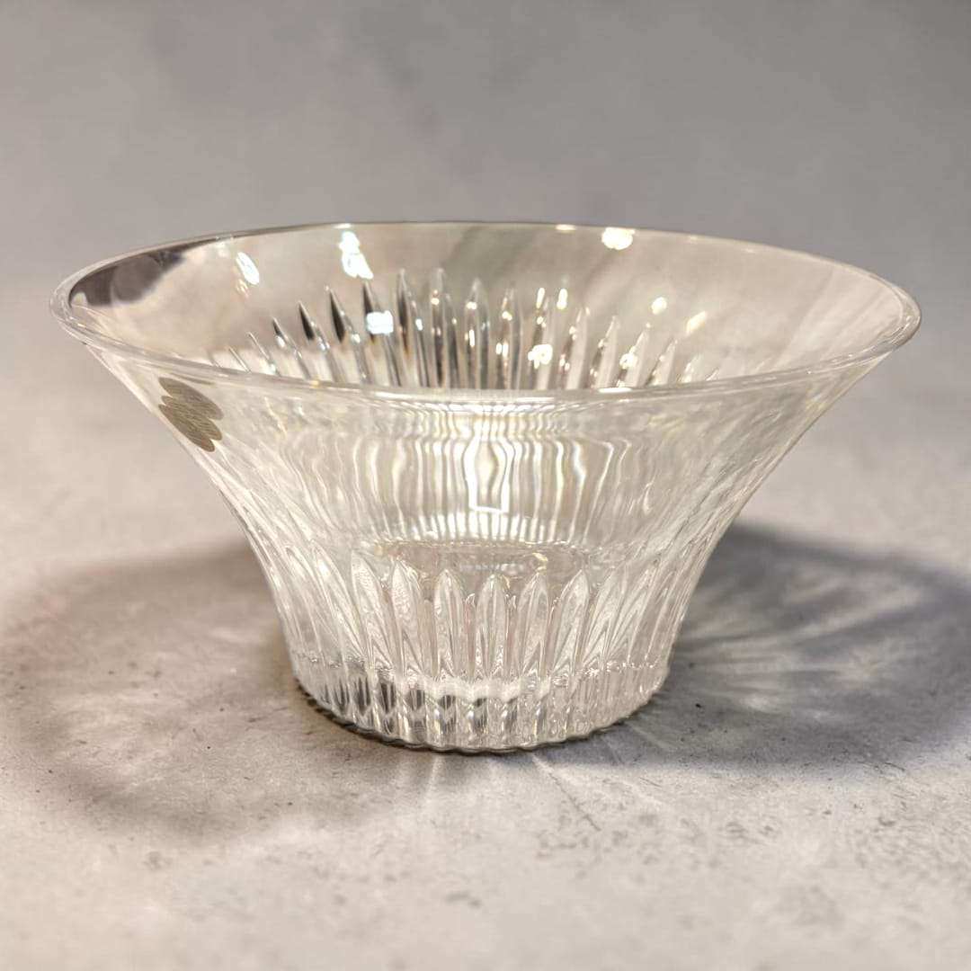 Frutero de cristal RCR italiano decorativo con diseño tallado y brillo