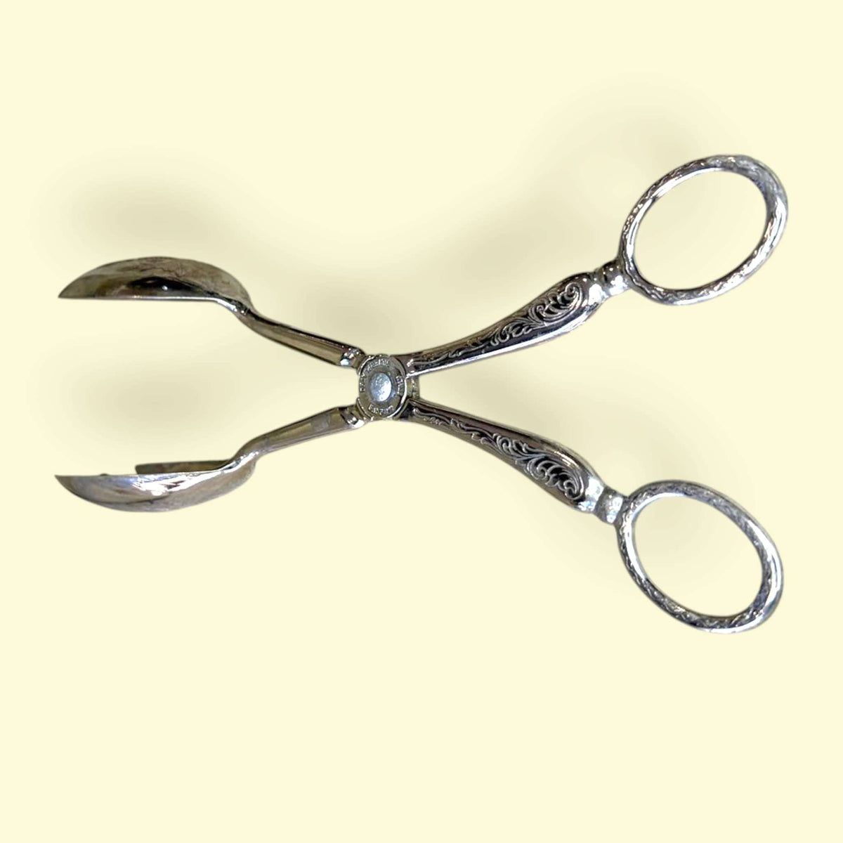 Pinzas antiguas de metal plateado para servir - Cositas Antiguas – La Guadaña, Anticuarios Online en Jerez , vender antigüedades, muebles antiguos
