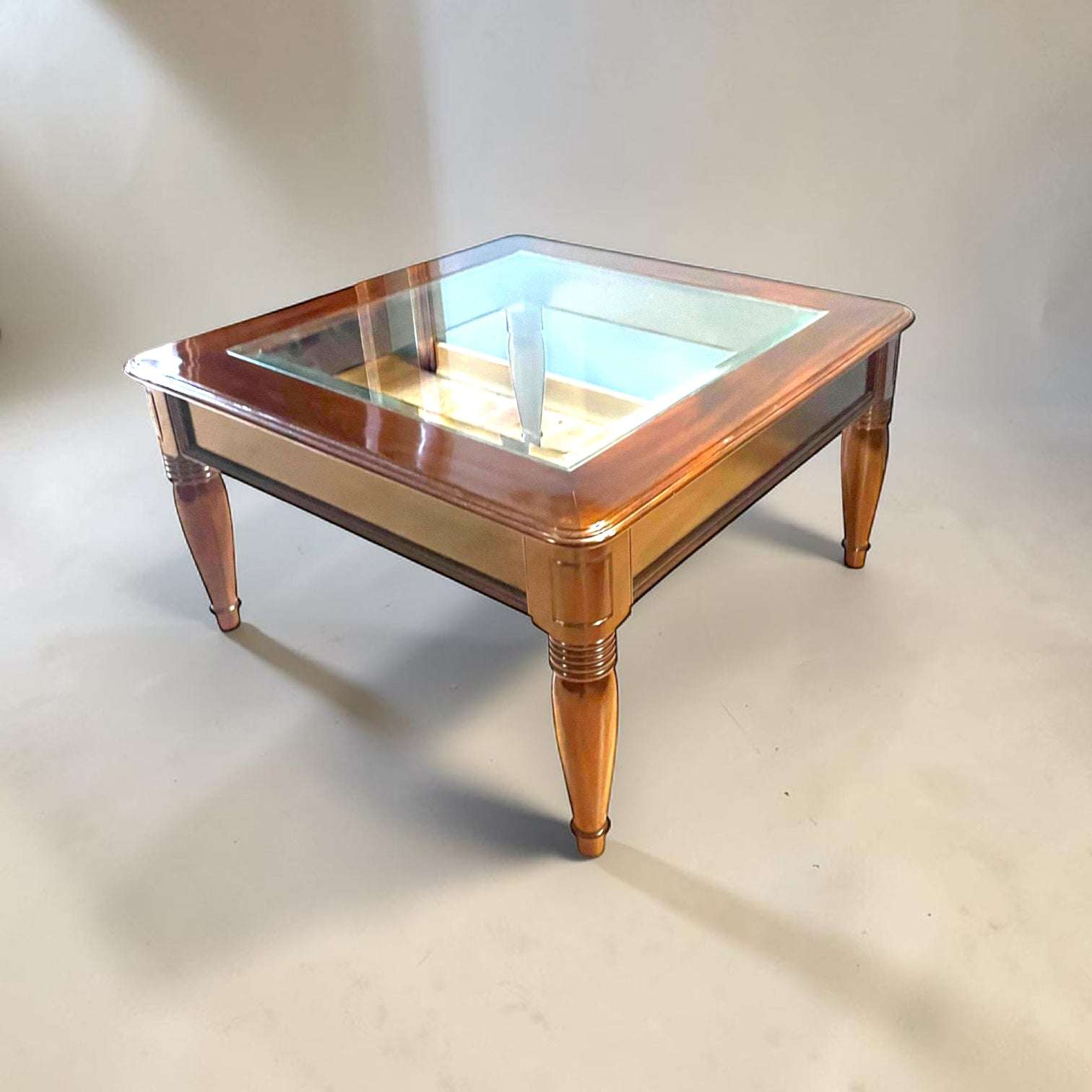 Mesa baja de salón de caoba con cristal biselado - Cositas Antiguas – La Guadaña, Anticuarios Online en Jerez , vender antigüedades, muebles antiguos