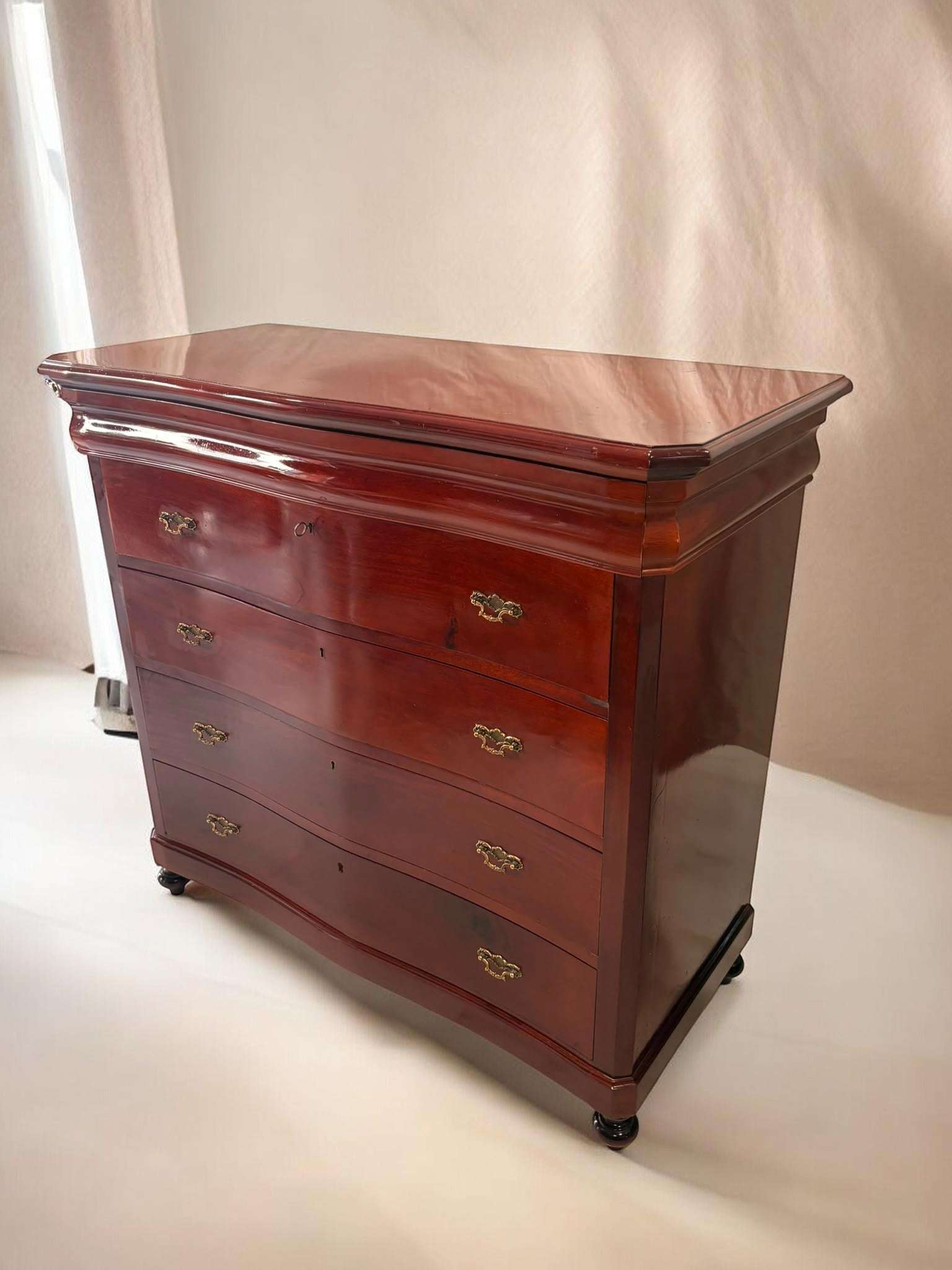 La Cómoda es ideal para decorar con estilo clásico, vintage o ecléctico, y para quienes buscan una pieza única, limitada y con valor decorativo real. 