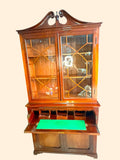 No es solo un mueble para guardar libros: es una pieza protagonista que ordena, decora y aporta carácter. 