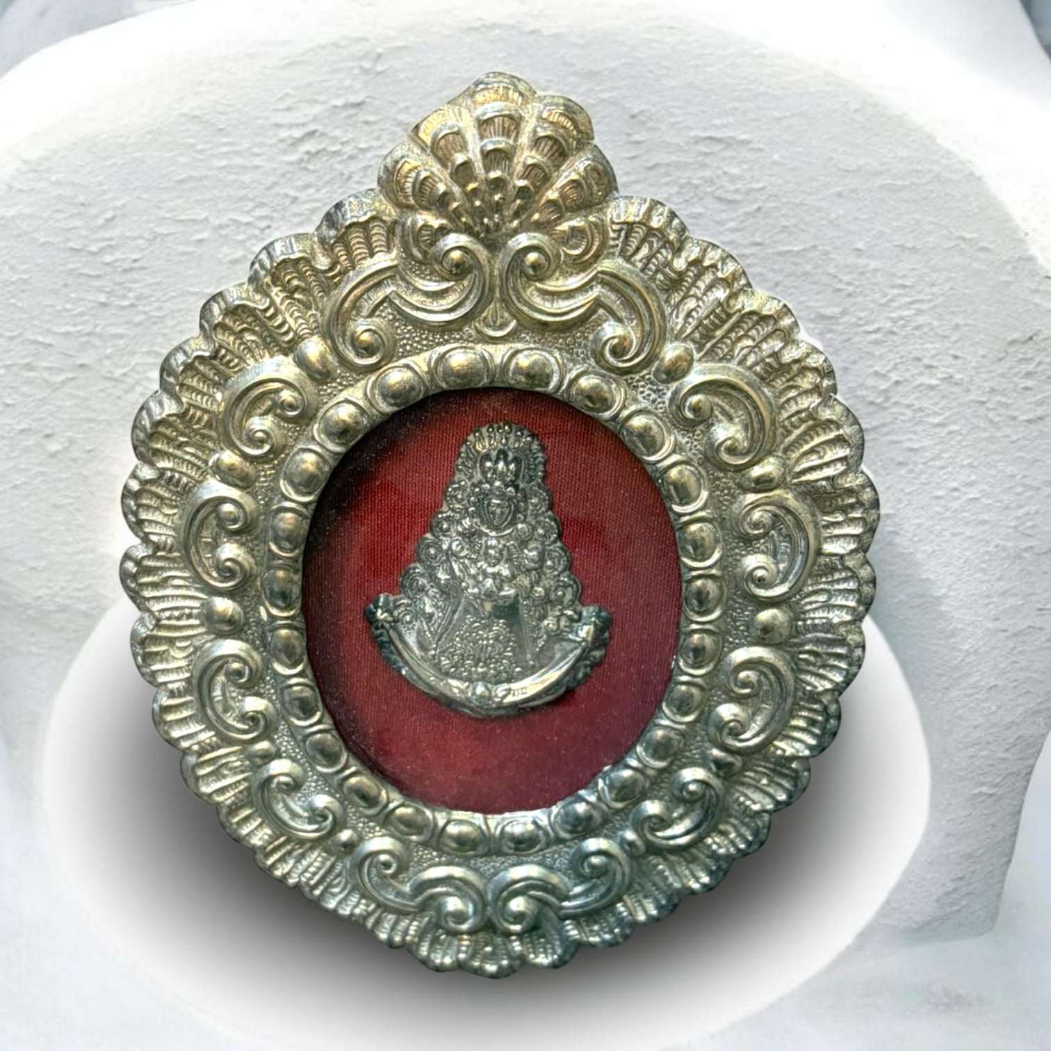 El Relicario puede utilizarse actualmente como objeto de colección, pieza de arte sacro decorativo, elemento para un altar doméstico, detalle para una vitrina o complemento especial en una decoración clásica.