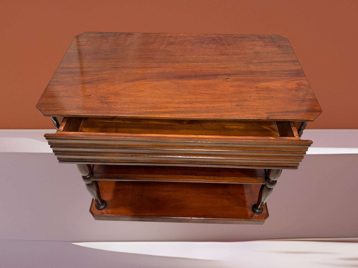 Mesa Tv de caoba con estantes y diseño clásico único - Cositas Antiguas – La Guadaña, Anticuarios Online en Jerez , vender antigüedades, muebles antiguos
