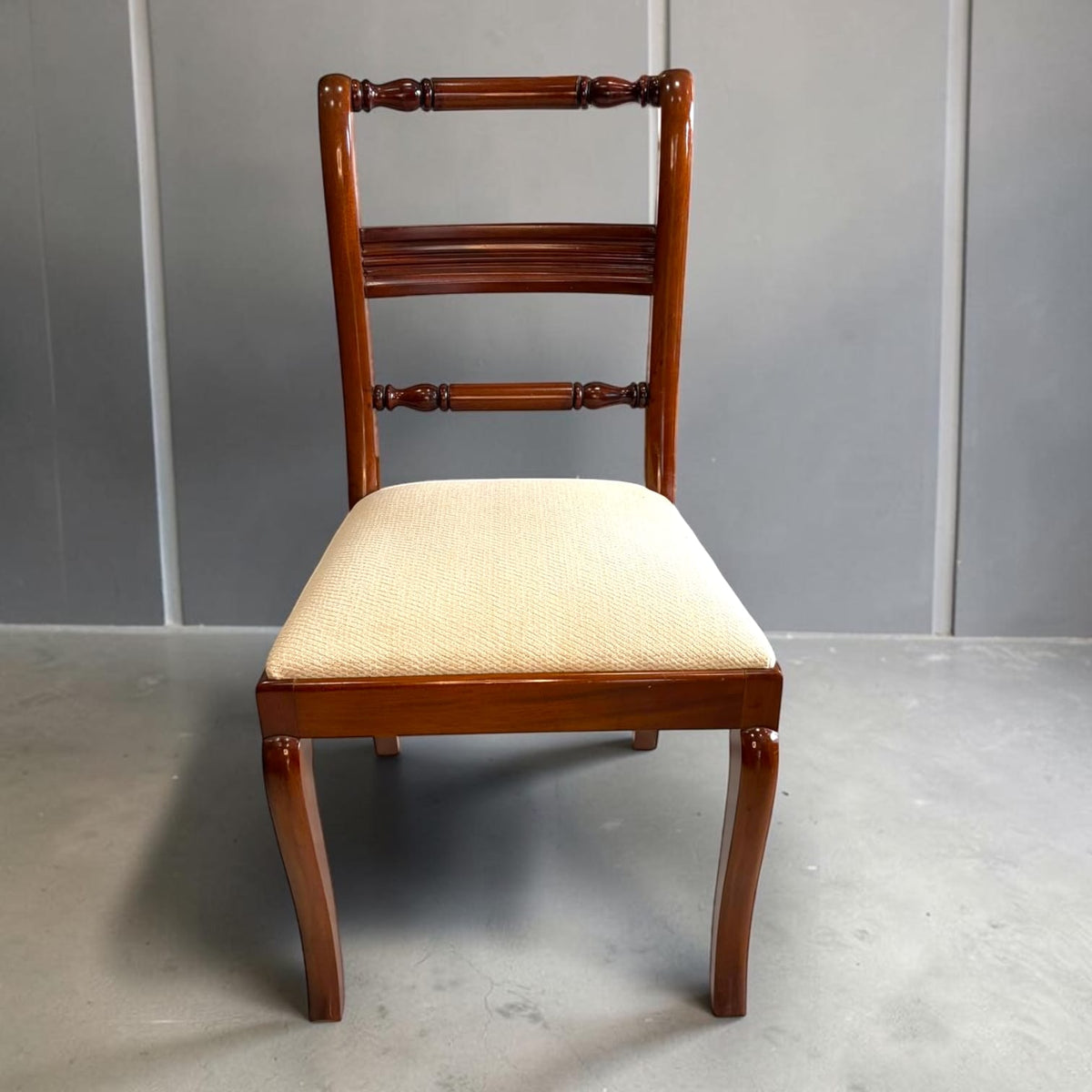 Lote de 6 sillas de comedor de caoba con asiento tapizado - Cositas Antiguas – La Guadaña, Anticuarios Online en Jerez , vender antigüedades, muebles antiguos