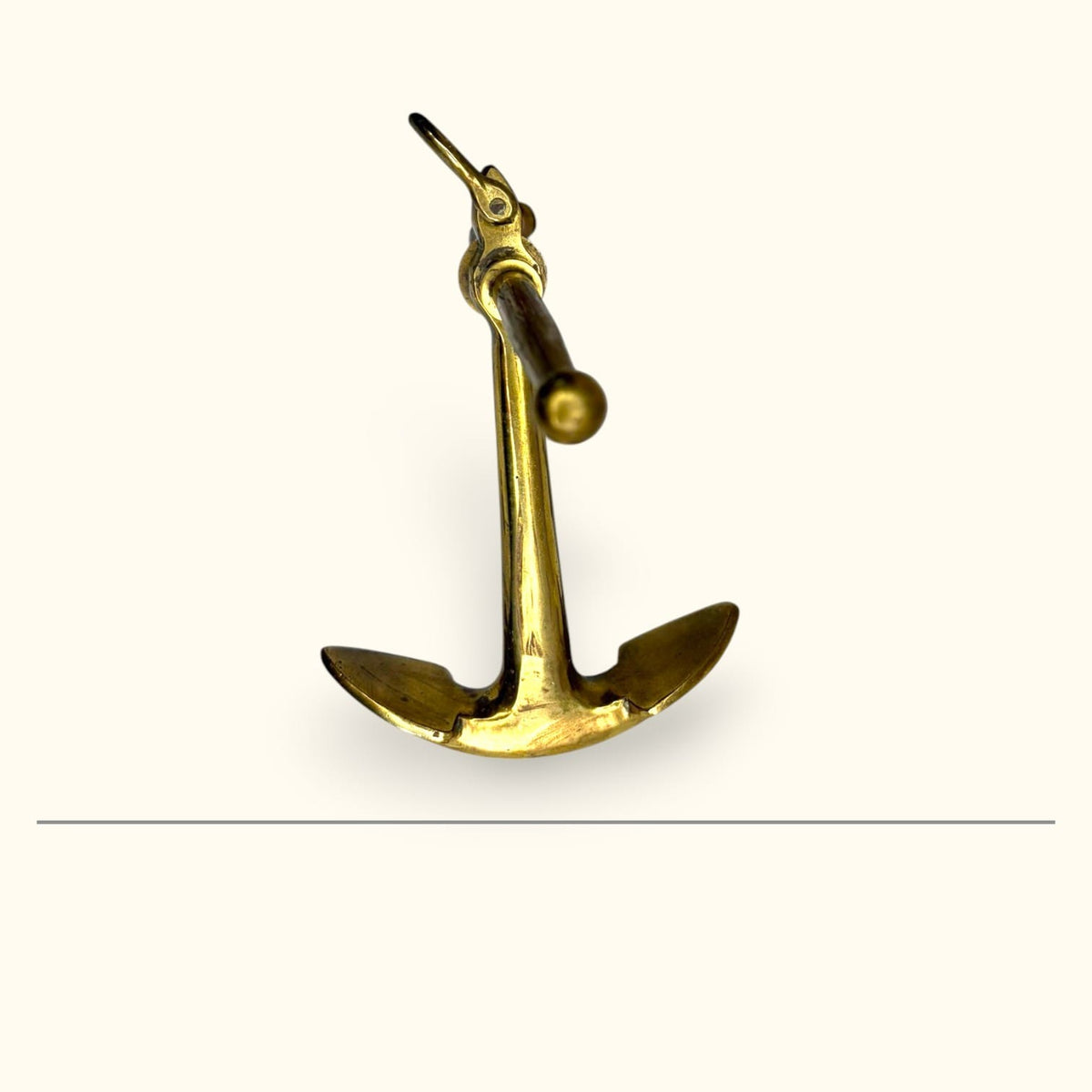 decorativo, realizada para reproducir esa estética a una escala claramente alejada de cualquier uso naval.
