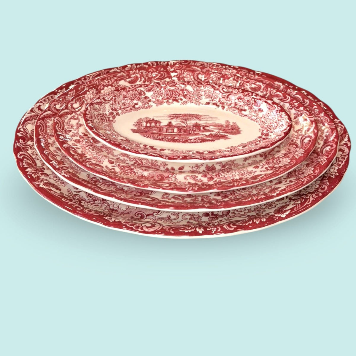 
El conjunto reúne platos de diferentes tamaños, platos hondos,