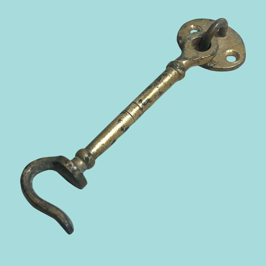 Aldabilla de metal para puertas o pared con estilo clásico