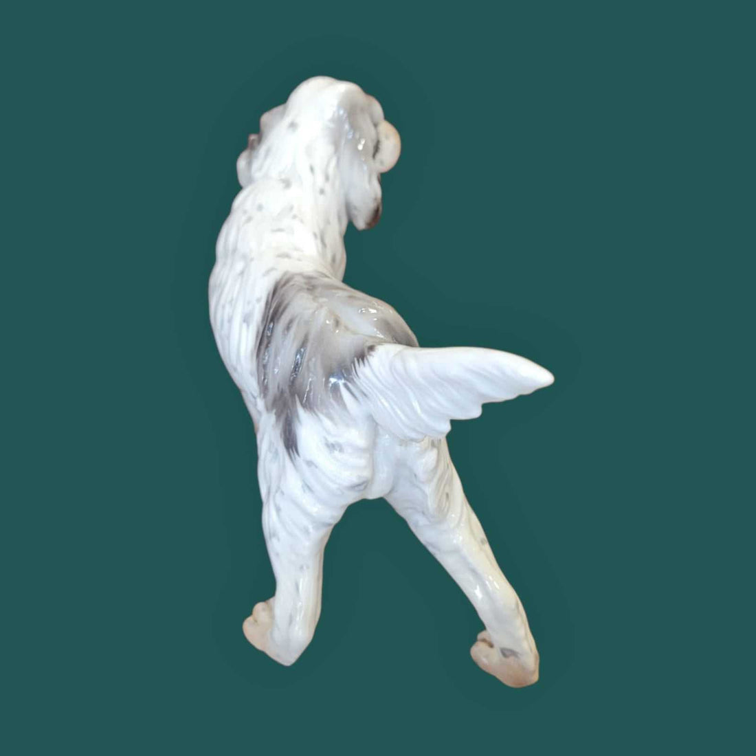 Figura decorativa Setter Irlandés Porcelana Martinu años 70, esmaltada y pintada a mano, vista lateral con detalles realistas del pelaje.