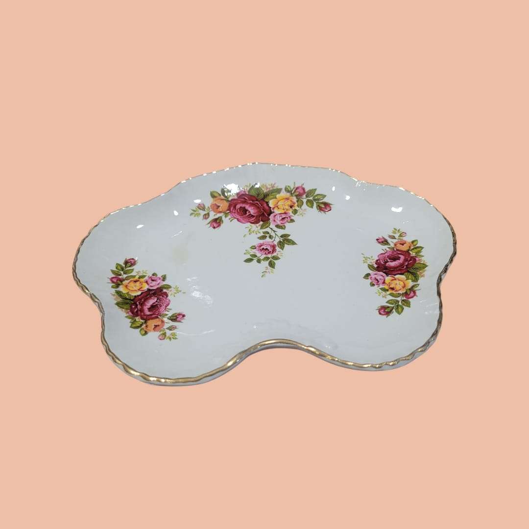 Plato irregular de porcelana inglesa James Kent (Old Foley) con bordes dorados y diseño floral pintado a mano, ideal para decoración vintage.