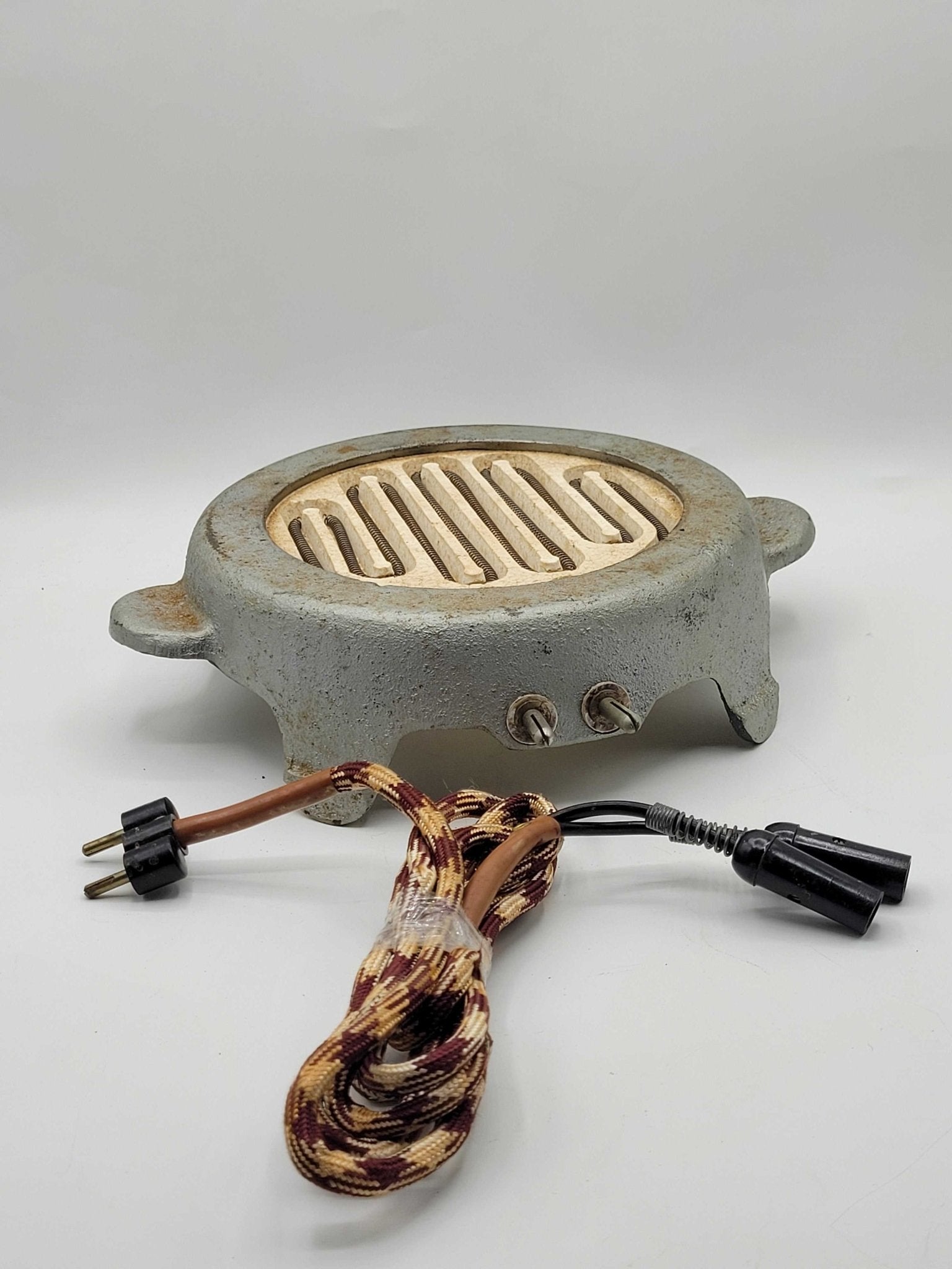 Infernillo antiguo de resistencia, diseño vintage a 125 V - Cositas Antiguas – La Guadaña, Anticuarios Online en Jerez , vender antigüedades, muebles antiguos