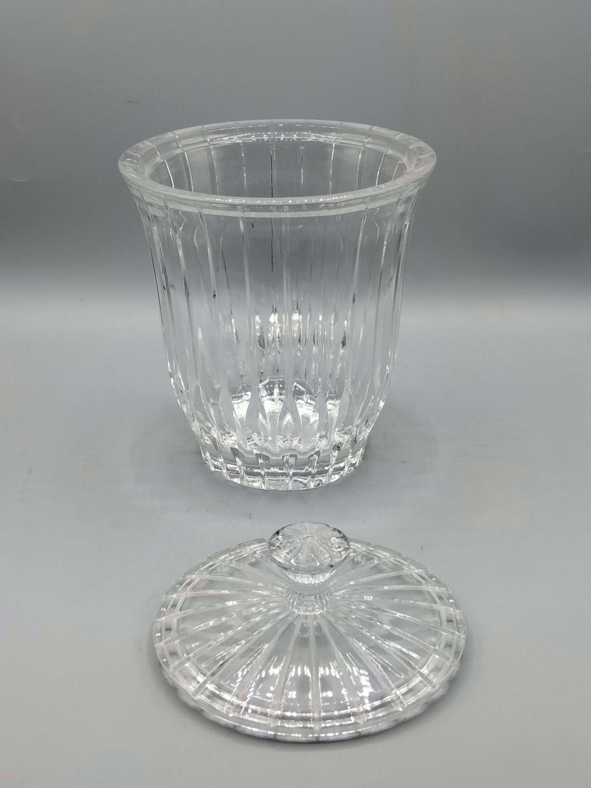 Bombonera de cristal antiguo, perfecta para decoración única - Cositas Antiguas – La Guadaña, Anticuarios Online en Jerez , vender antigüedades, muebles antiguos