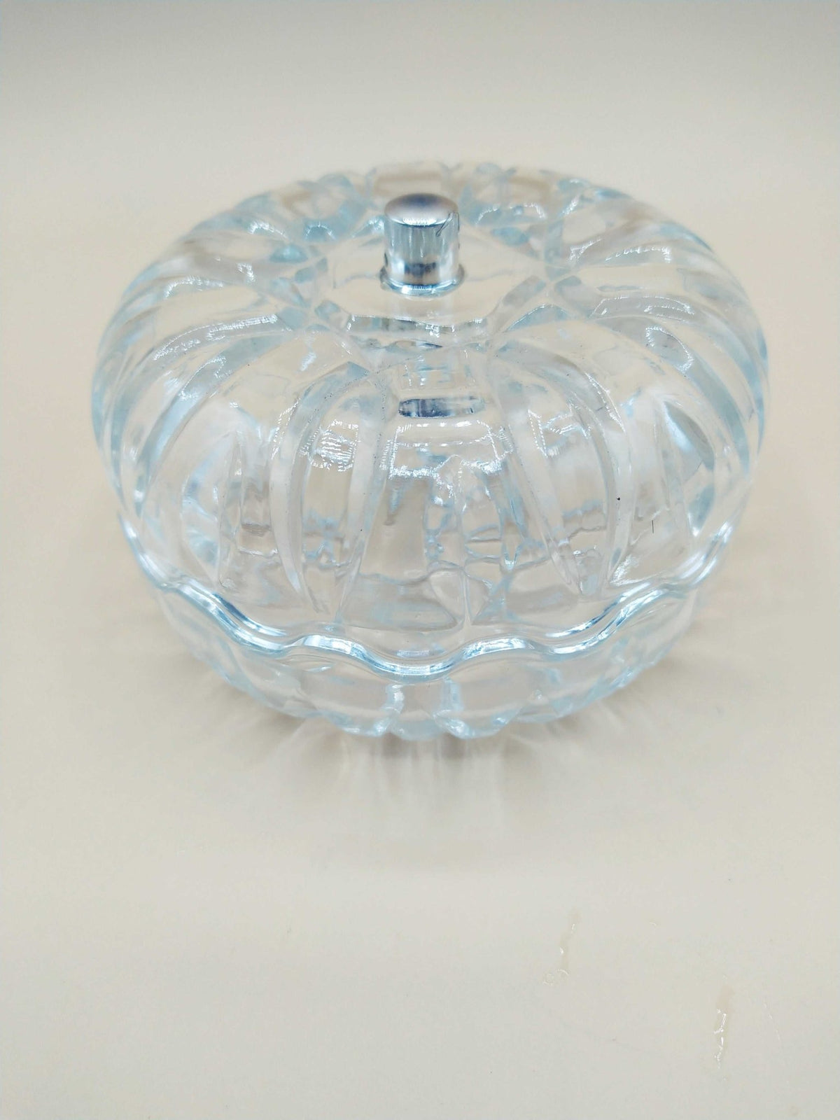 Caja-joyero de cristal con tirador de plata | Elegancia y calidad - Cositas Antiguas – La Guadaña, Anticuarios Online en Jerez , vender antigüedades, muebles antiguos