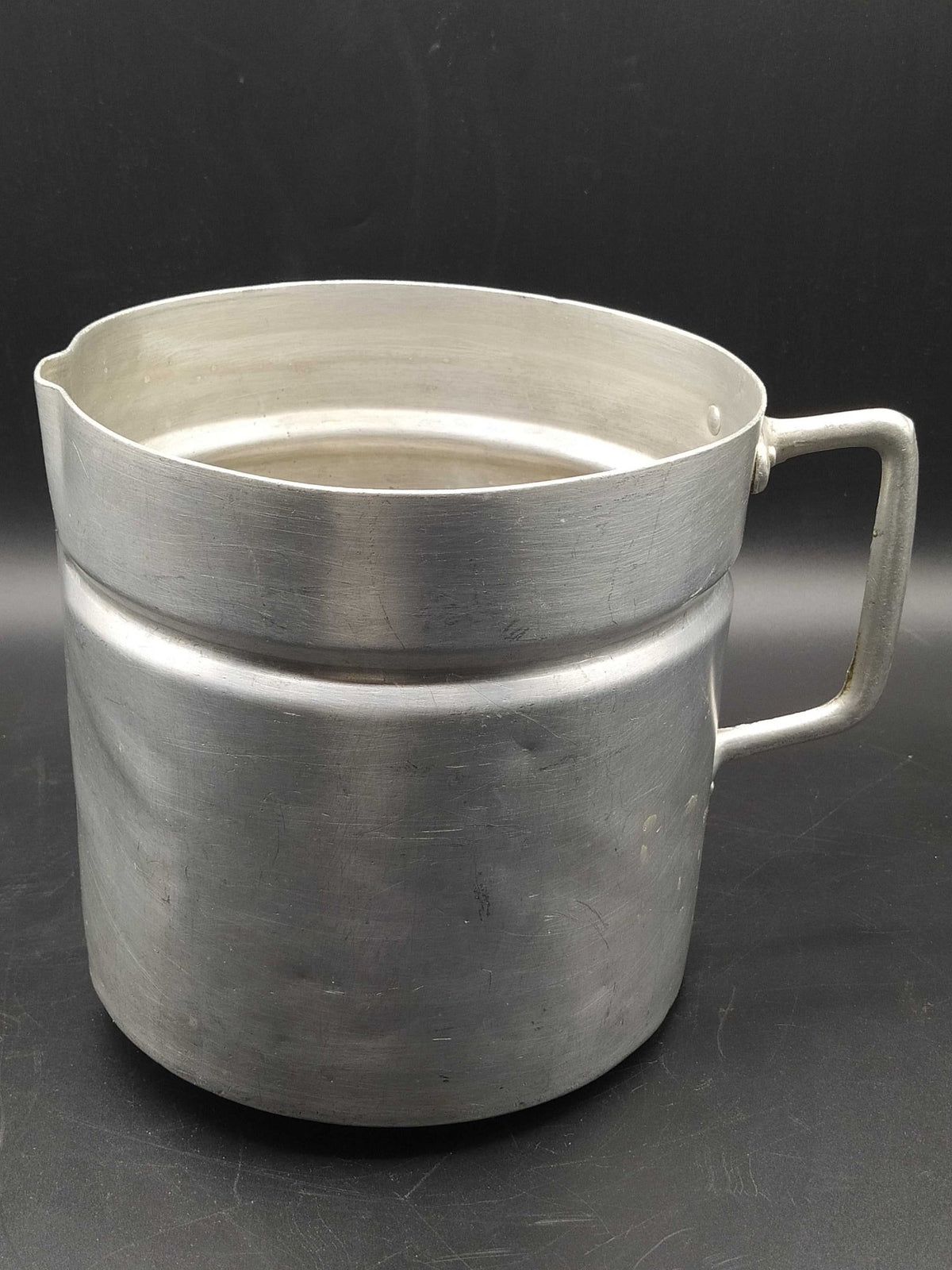 Jarro de Aluminio, Calidad y Autenticidad Antiguas - Cositas Antiguas – La Guadaña, Anticuarios Online en Jerez , vender antigüedades, muebles antiguos