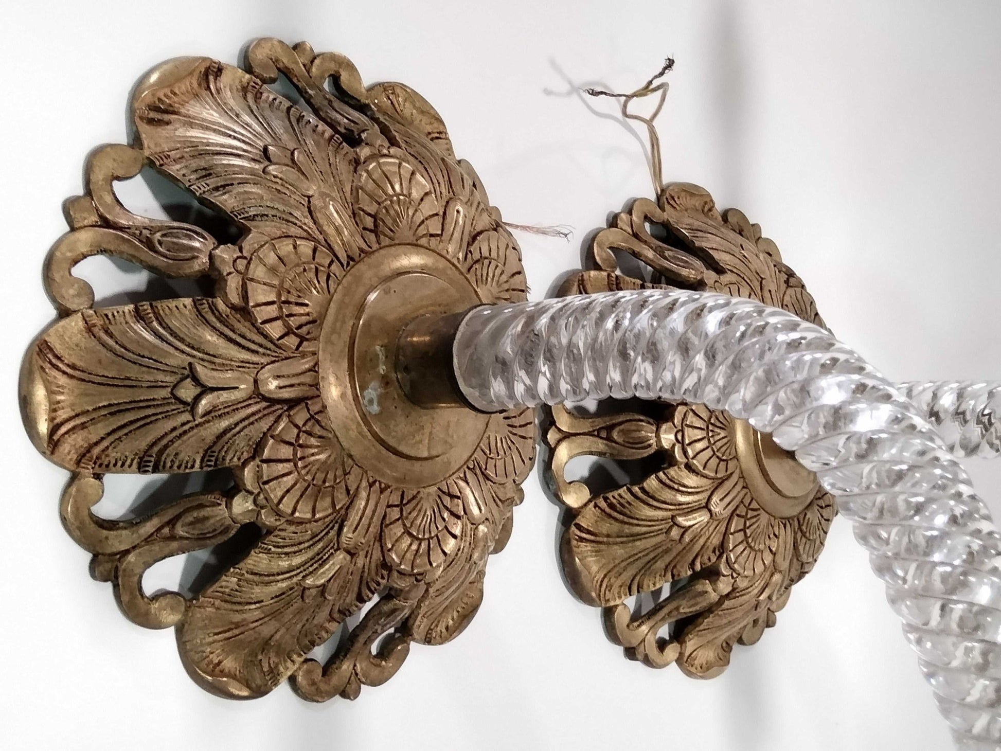 Antigua pareja de apliques de cristal de roca y metal - Cositas Antiguas – La Guadaña, Anticuarios